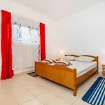 1 Bedroom Stunning In Apartment