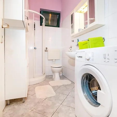 1 Bedroom Stunning In *