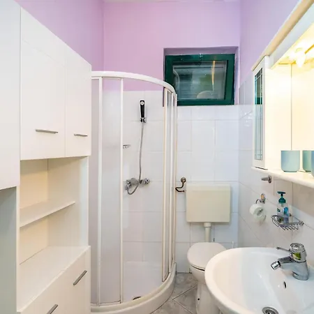 Apartman Amazing In With Kitchen
